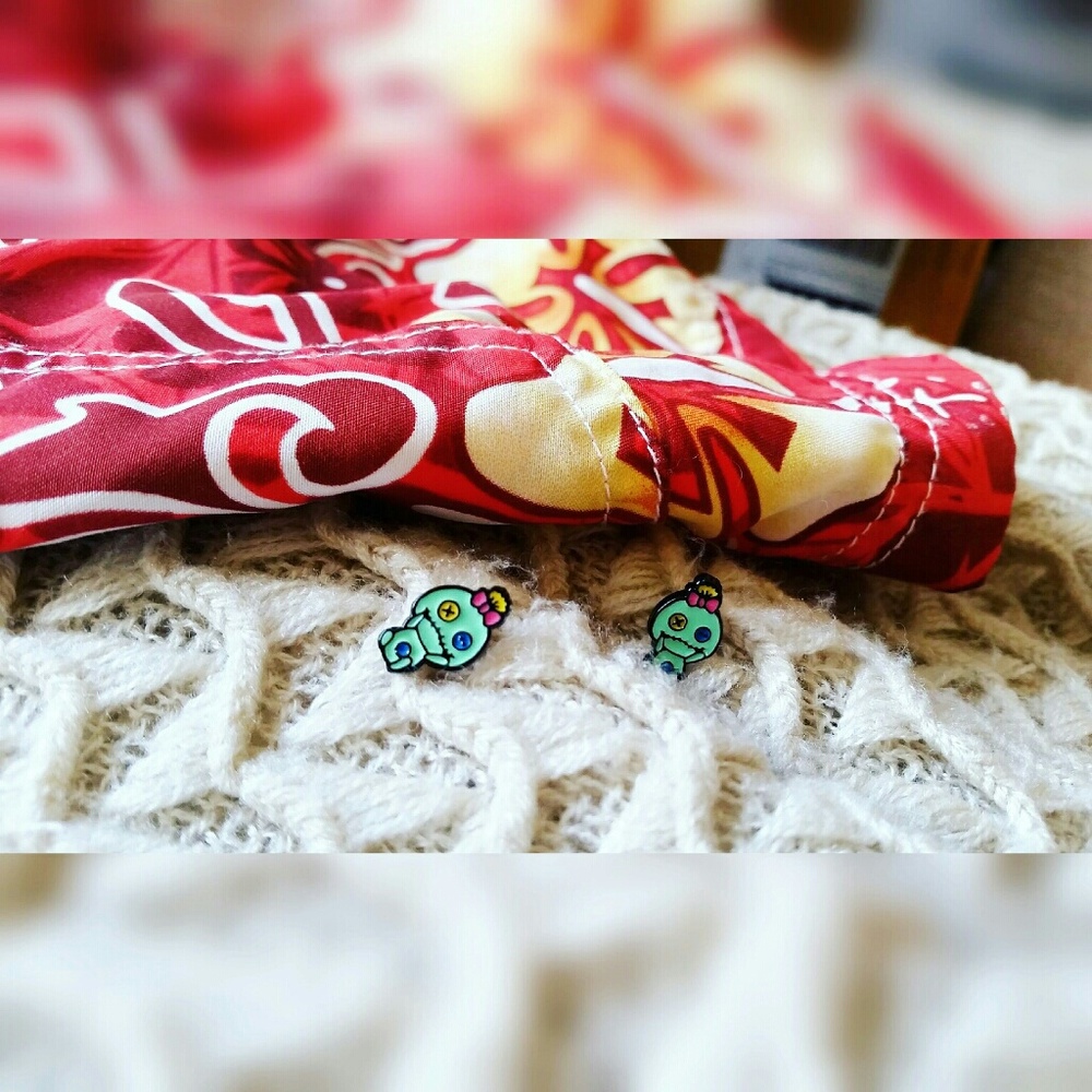 Scrump Doll Studs